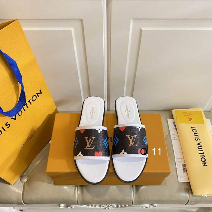 Picture of Louis Vuitton Slippers _SKULVsz35-40Y0122426